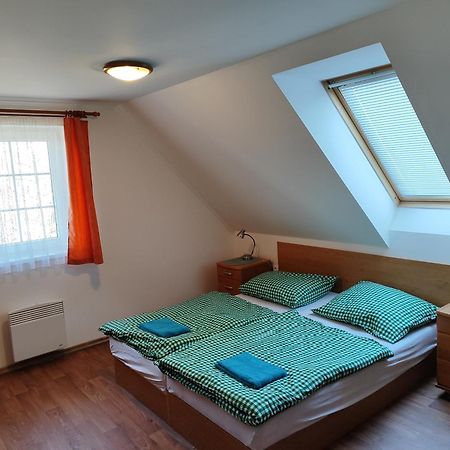 Chaty Kolodeje - Ubytovani U Reky V Soukromem Arealu-Orange Kolodeje nad Luznici Екстериор снимка